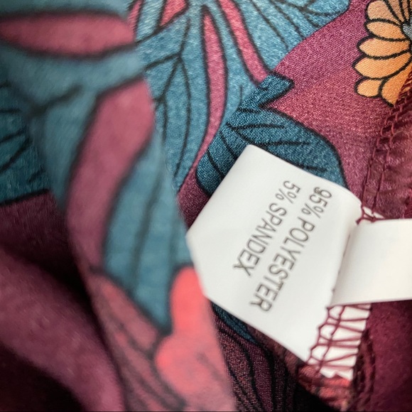 Floral faux wrap long sleeve plus sz top size 1XL - Picture 4 of 8